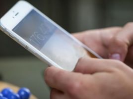 Apple reactioneaza la problema “touch disease”