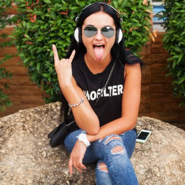 Pot personaliza tricouri pentru un concert?