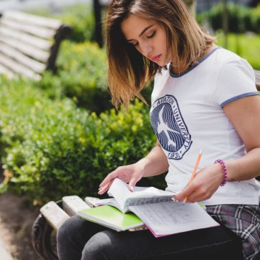 De ce aleg tot mai mulți români tricourile personalizate în locul celor din magazine?